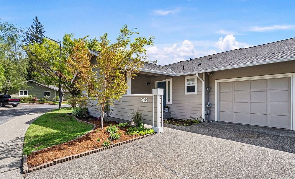 902 NW Leisure Lane,