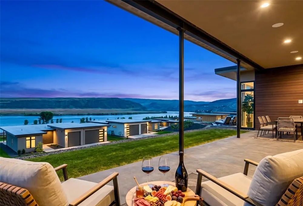 23413 NW Cliff View
