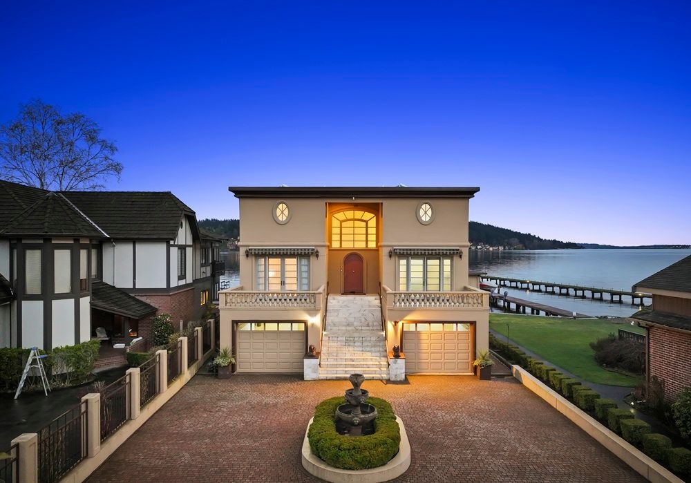 Stunning Sheridan Beach Waterfront