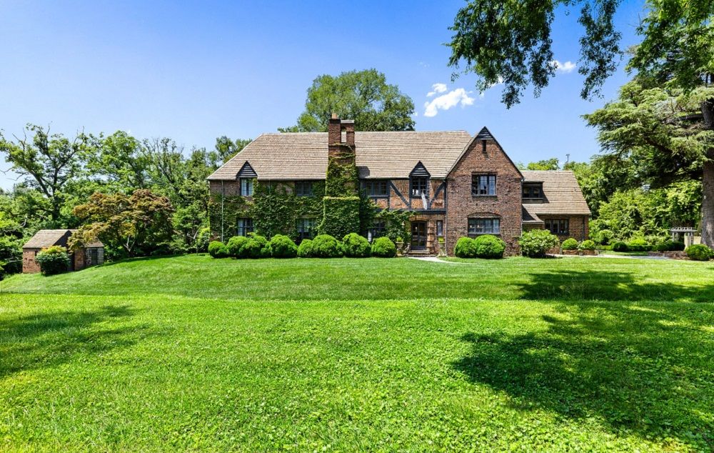Majestic Waterfront Living