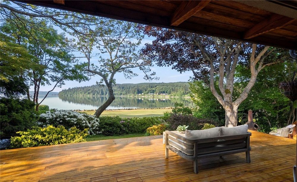 Waterfront Living With Mountain Views