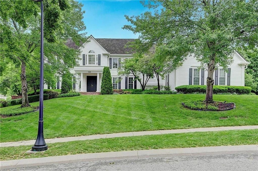 Gorgeous 2 Story Home In Kansas City