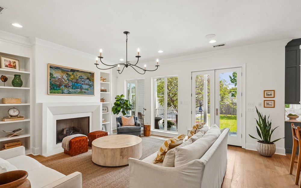 Stunning Lakeview Residence
