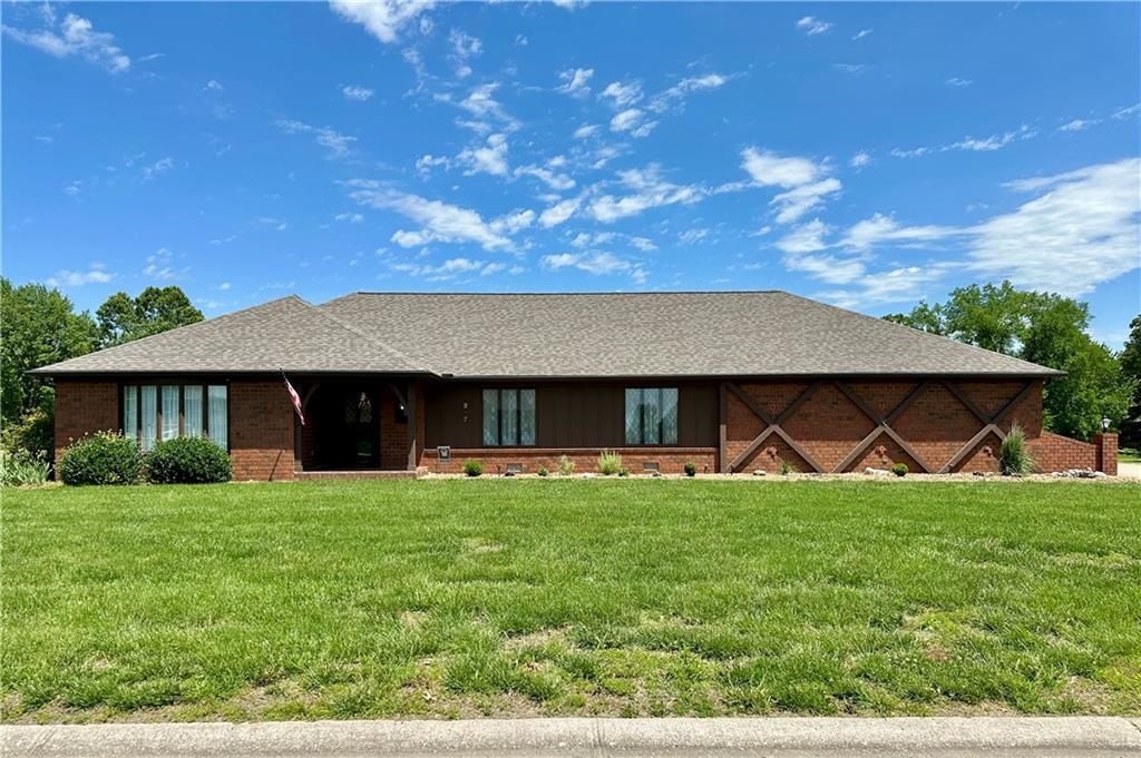 917 Country Club Dr