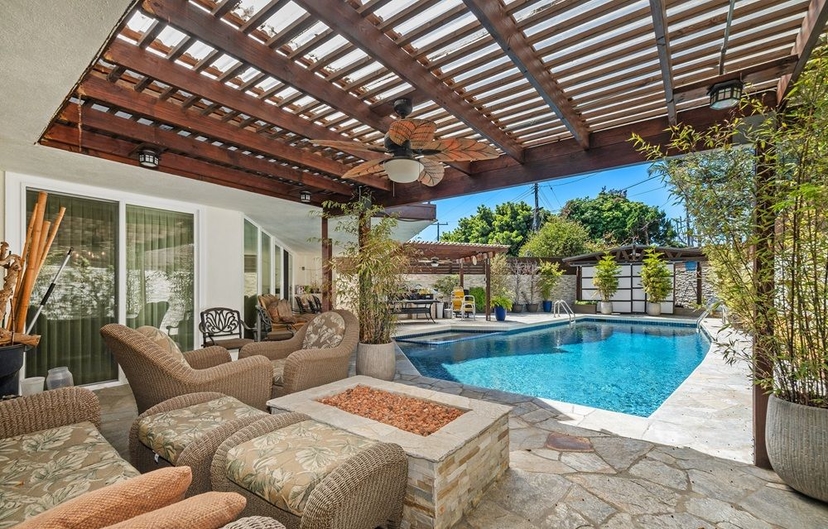 Exquisite Mid-Century Architectural Gem