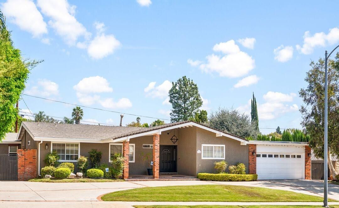 11144 Viking Avenue