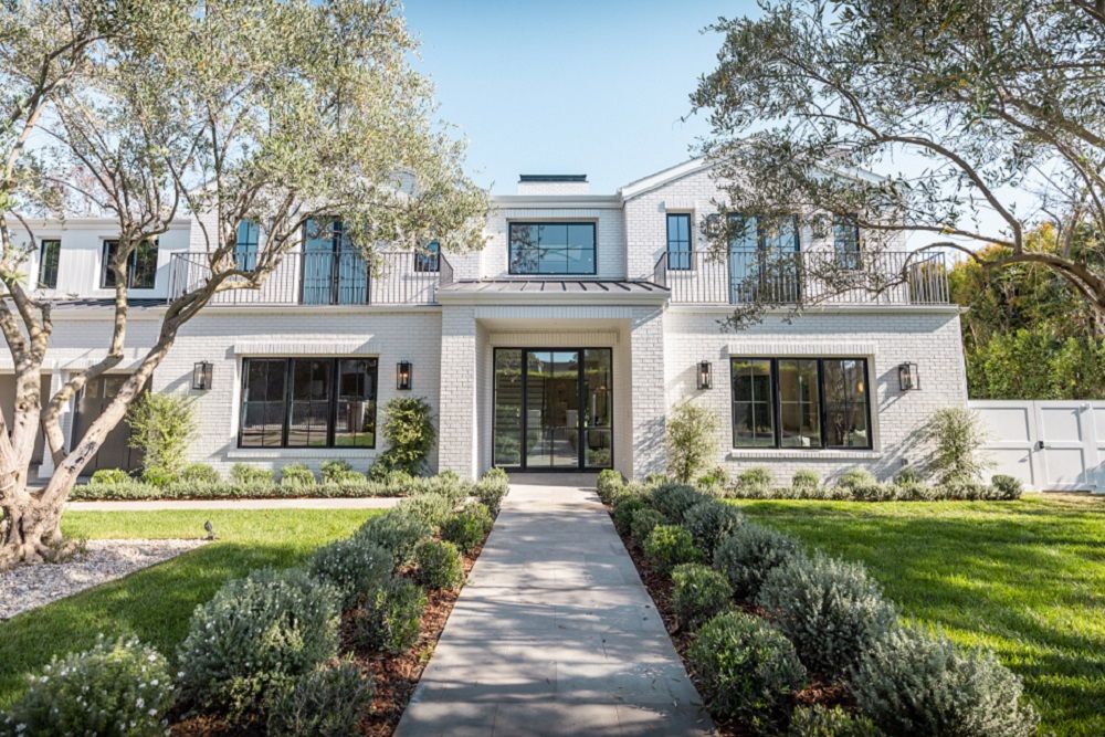 1072 Amalfi Dr