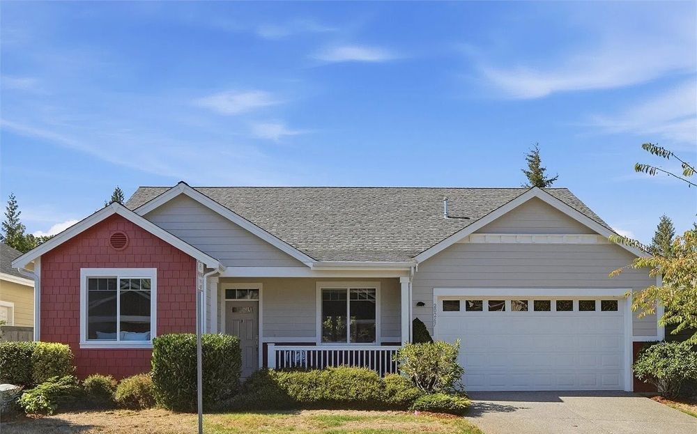 Beautifully Maintained Modern Home