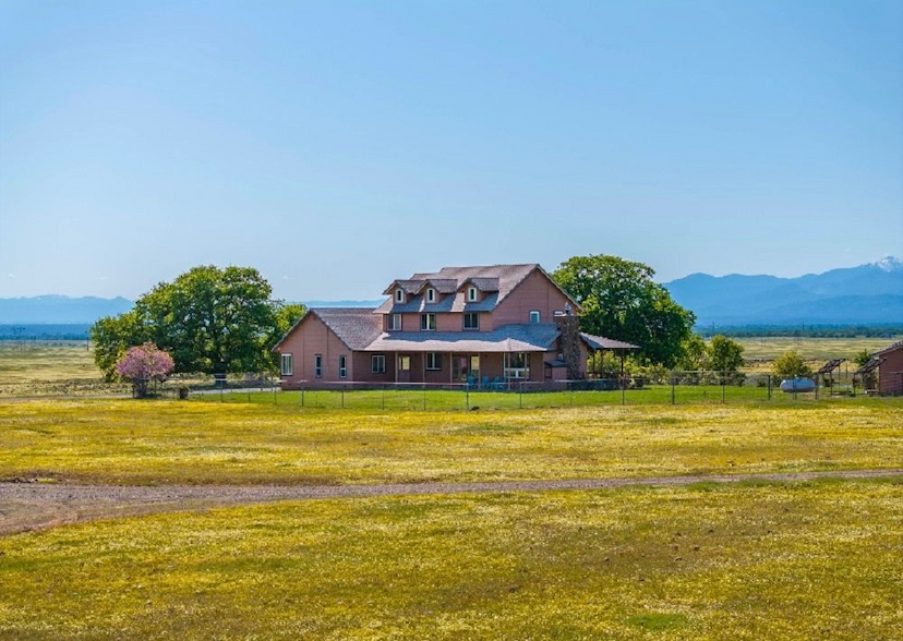 Country Living At Its Best!