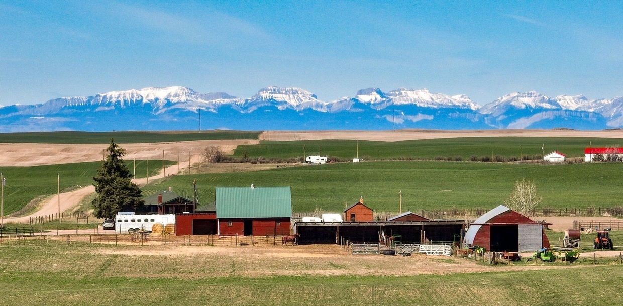 481 24th Road NE, Dutton.
