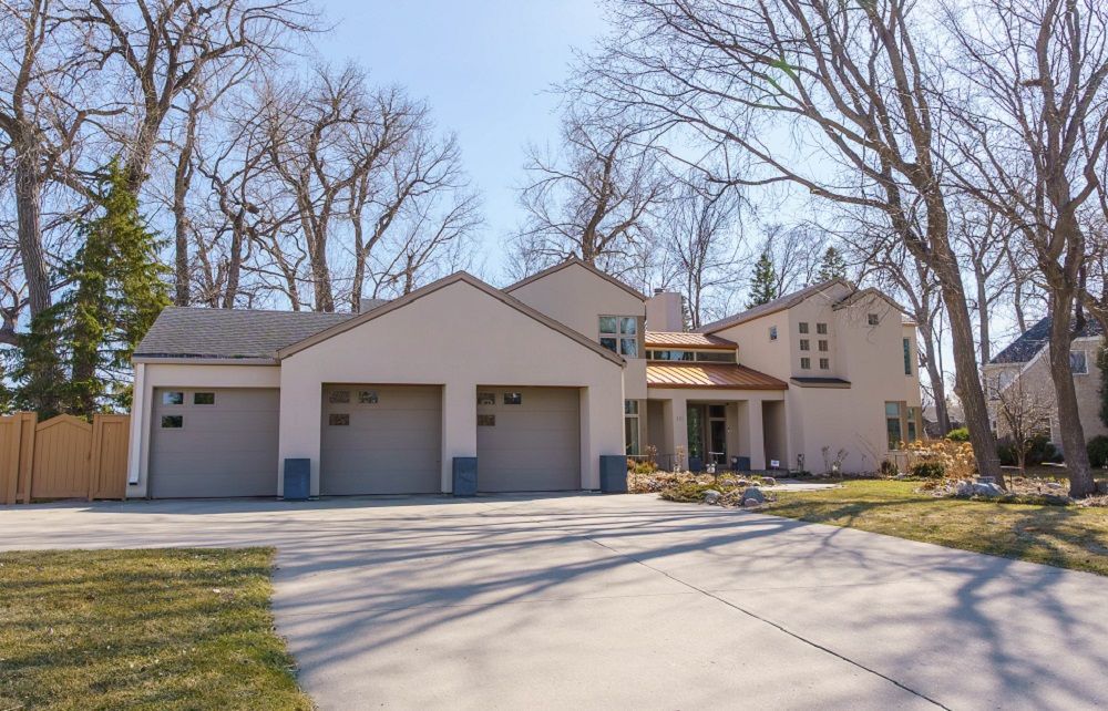 301 Woodland Cir