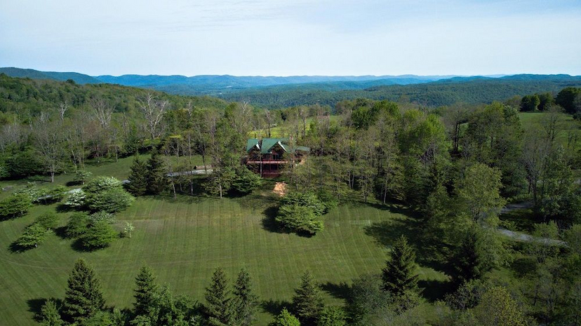 2 Miles From Snowshoe Resort Entrance