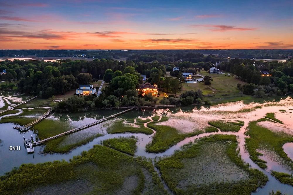 Tidal Marsh Views, A Private Dock, And Quiet Meggett Living.