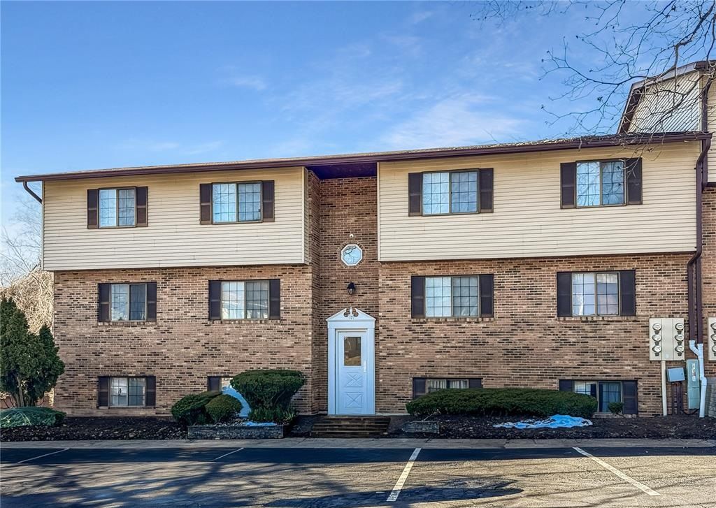 17 Village West 6 Units Court #101