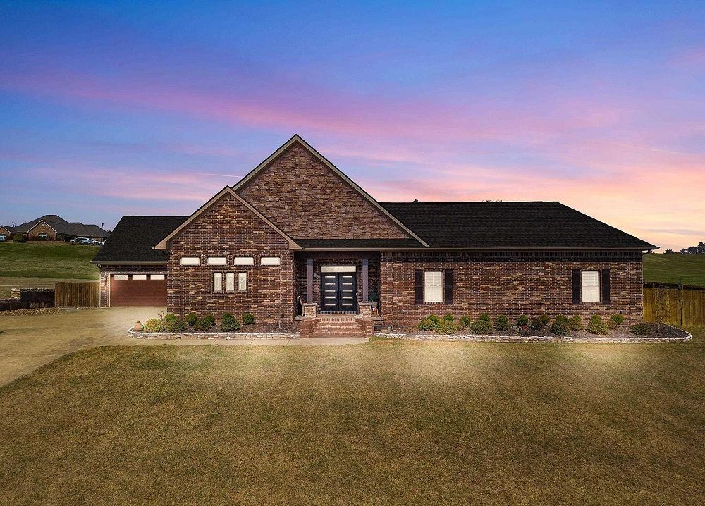 Your West Winds Escape: Pool, Outdoor Kitchen & Elevated Living
