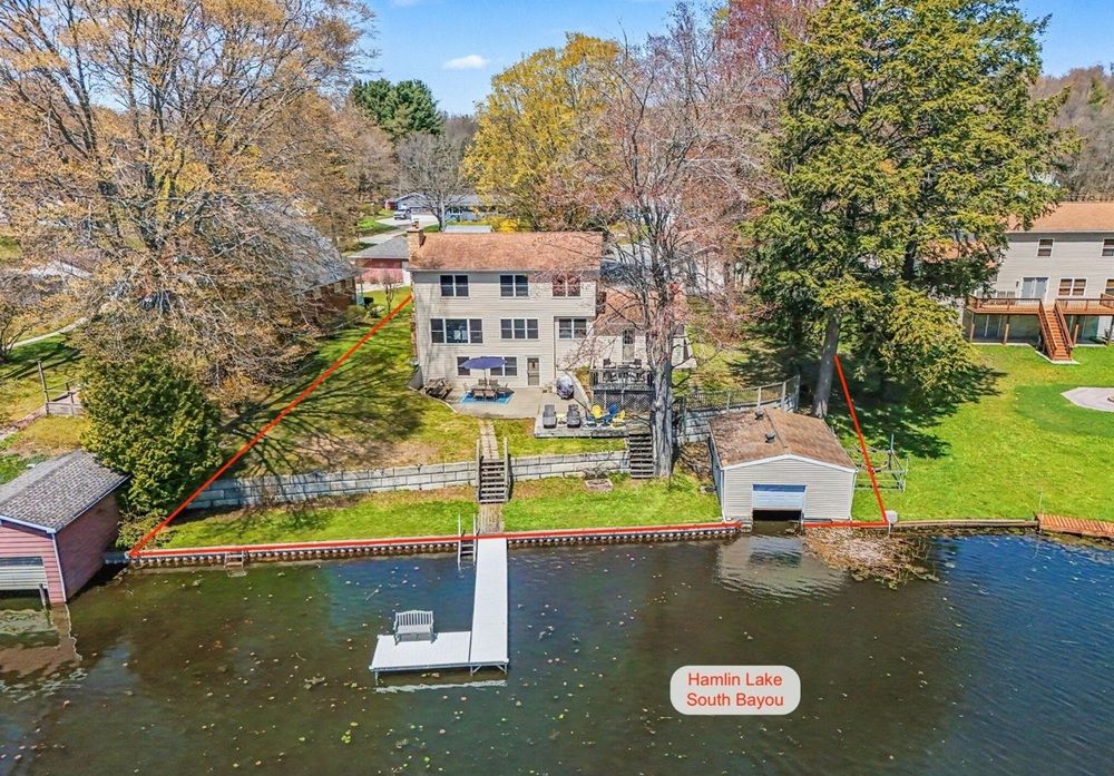 Spacious Hamlin Lake Escape