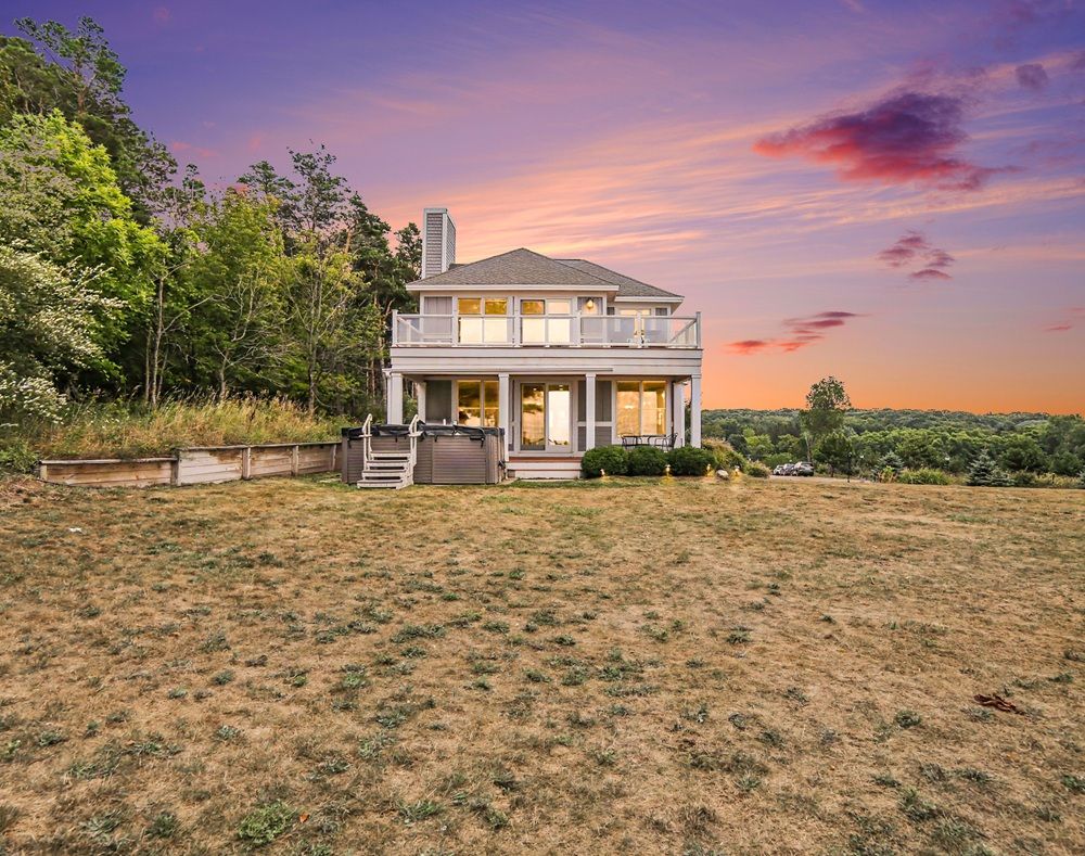 Lake Michigan Bluffside Retreat