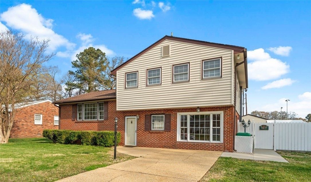 Yorkshire - Tri-Level Colonial Heights, VA