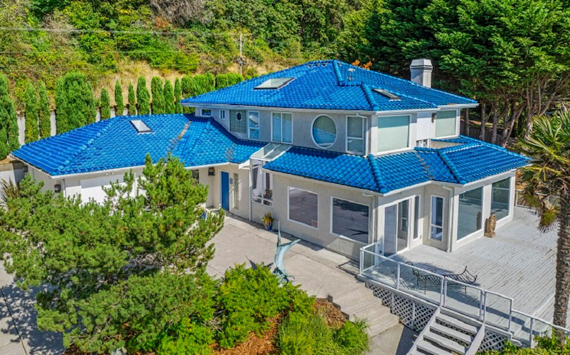 Iconic Secluded Columbia Riverfront Retreat With Sweeping Views