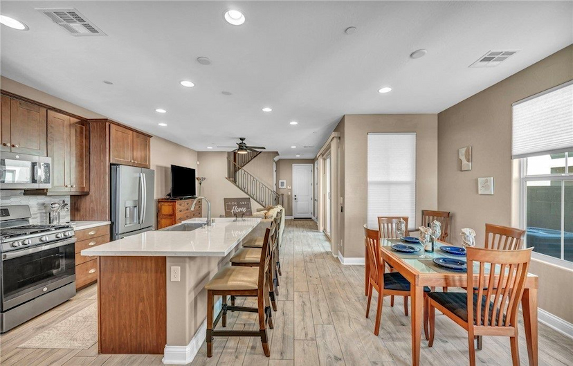 Beautiful Townhouse In Summerlin West