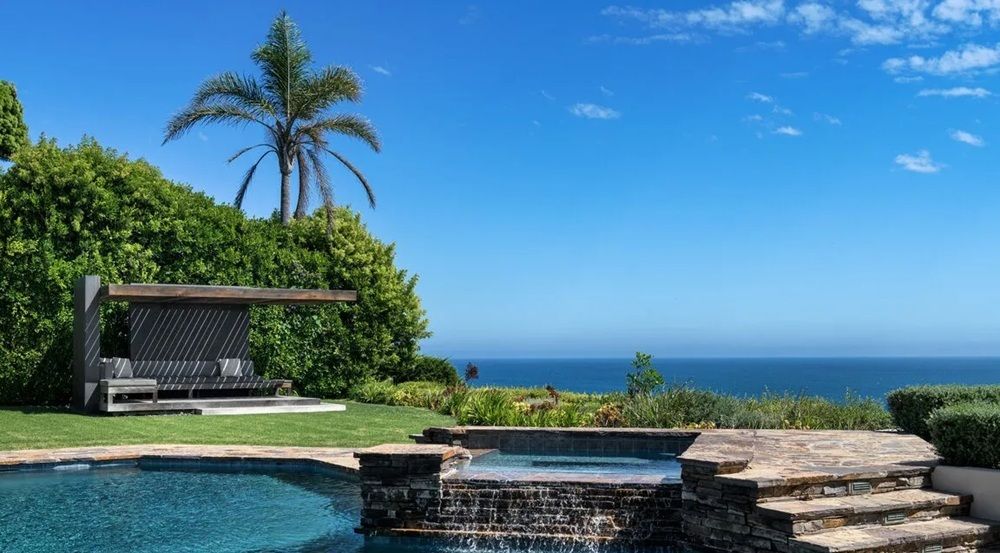 29020 Cliffside Dr