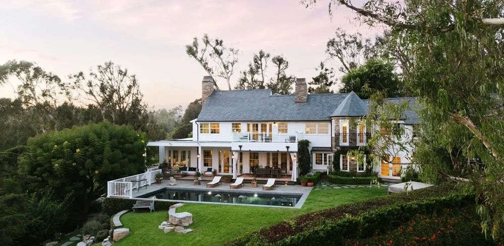 6825 Zumirez Dr