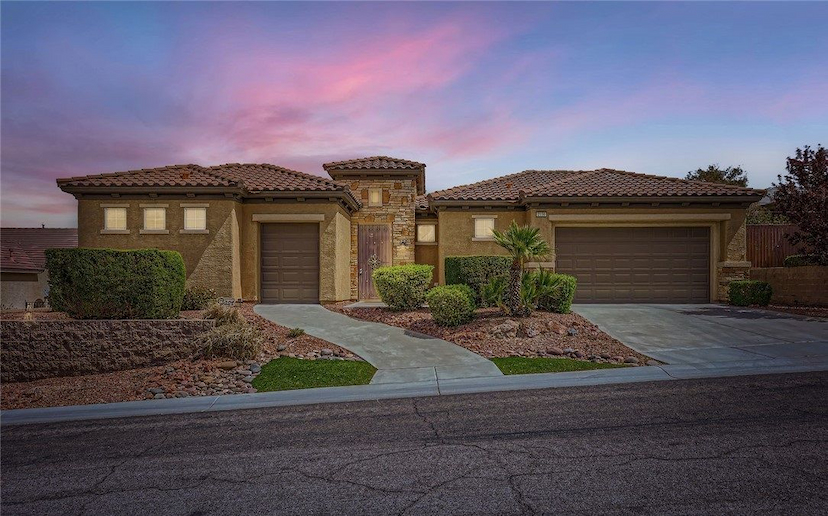Welcome to your dream home in Sun City Anthem, where comfort and style blend seamlessly.