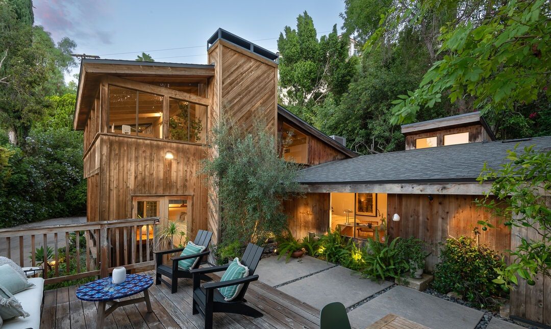 1951 Mid-Century Hideaway With Stunning Views