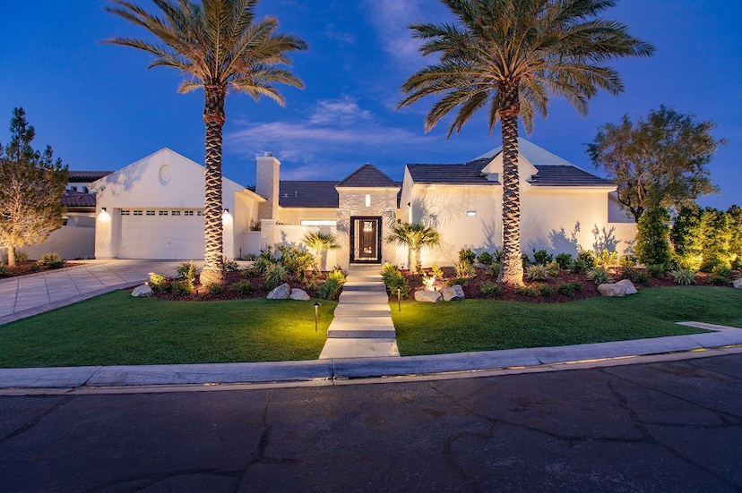 Elegant Modern Living On The Fairway