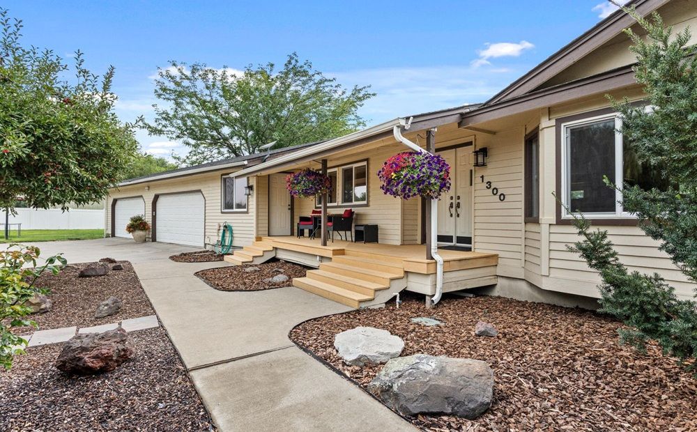 1300 Meadowlark Lane