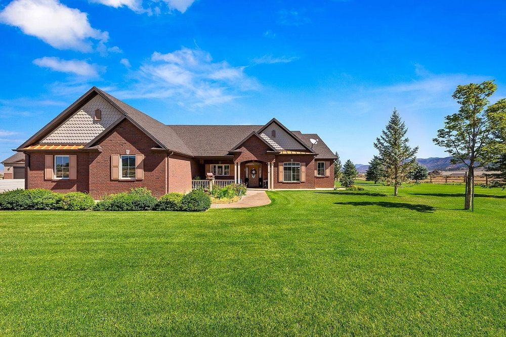 Estate Living And Modern Luxury