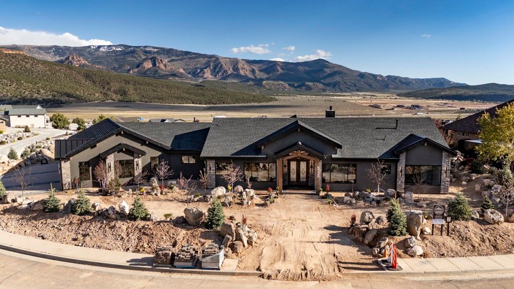 180 Degree Mountain Views