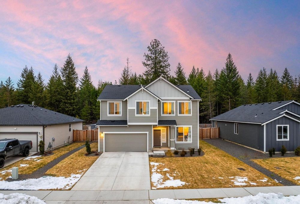 815 E Burdock Loop