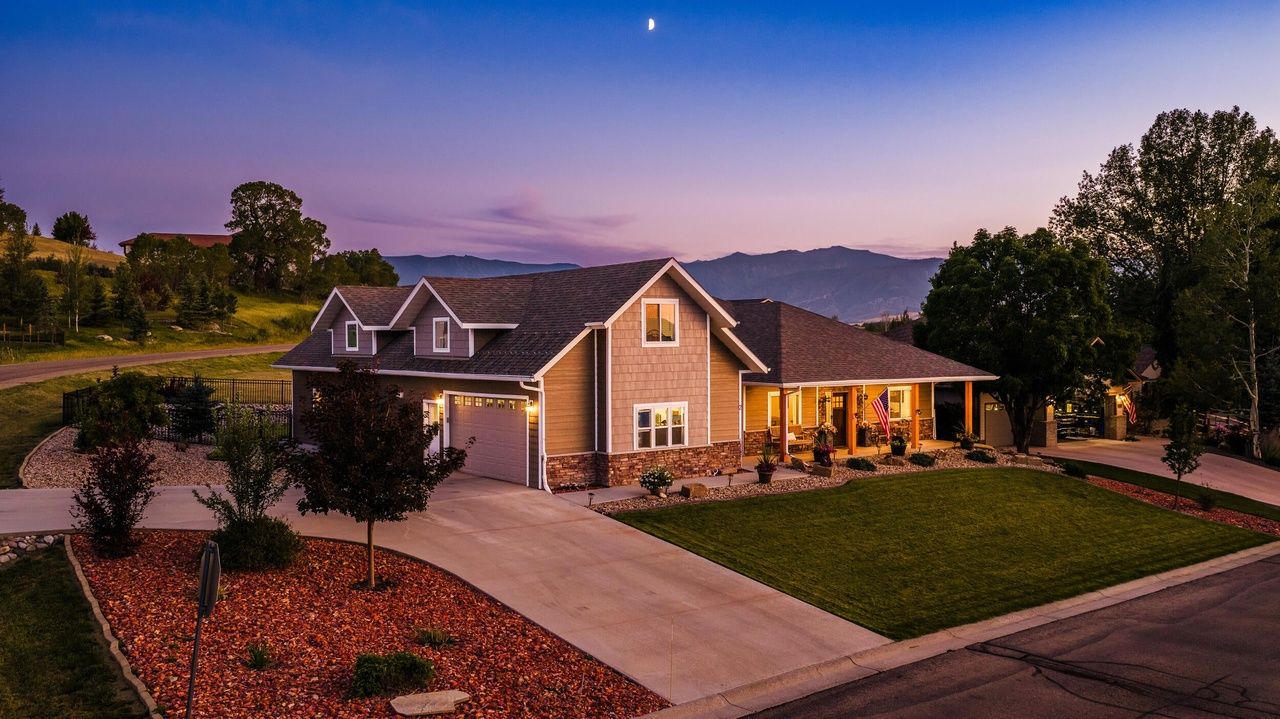 Beautiful Home For Comfortable Living & Entertaining