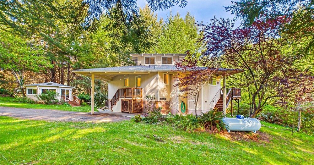 472 Beach Rd