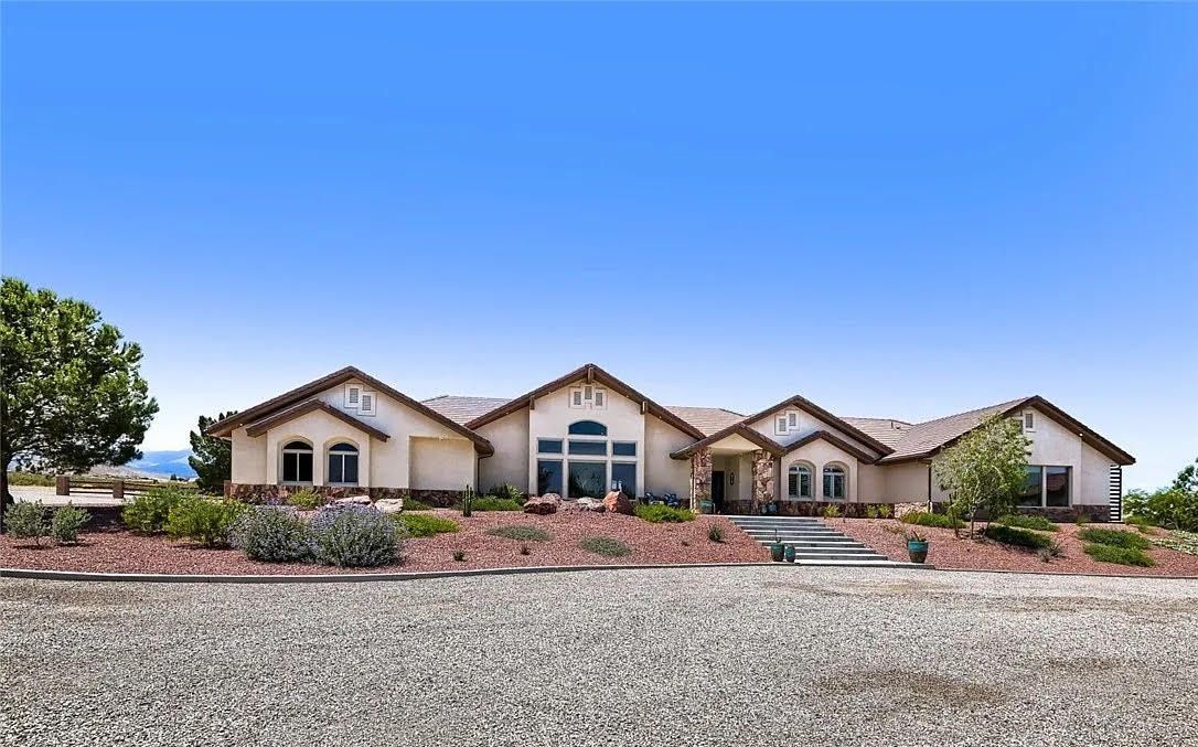 Beautiful 10 Acre Property With City & Mountain Views