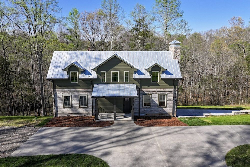 Charming Log Cabin Retreat