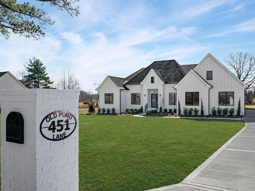Exquisite Modern Brick & Mortar Showpiece