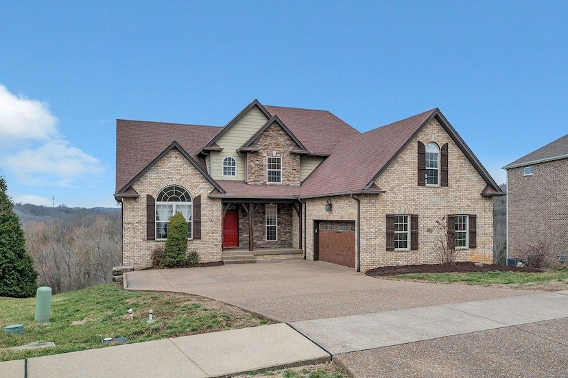 Open Floor Plan With Incredible Views And Close Proximity To Shopping, Entertainment And Restaurants.