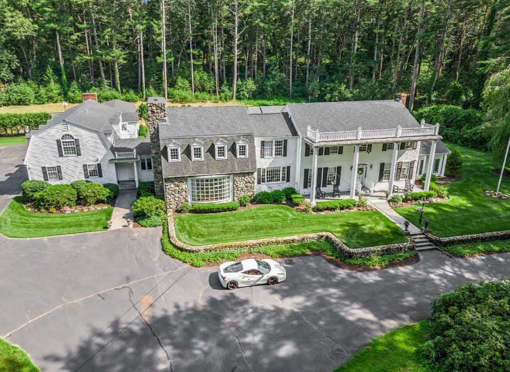 A Private New England Estate Designed For Grand Entertaining & Quiet