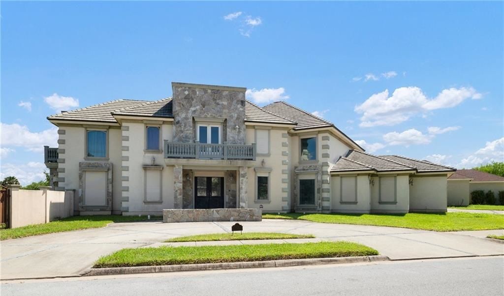 7405 Lago Escondido Dr