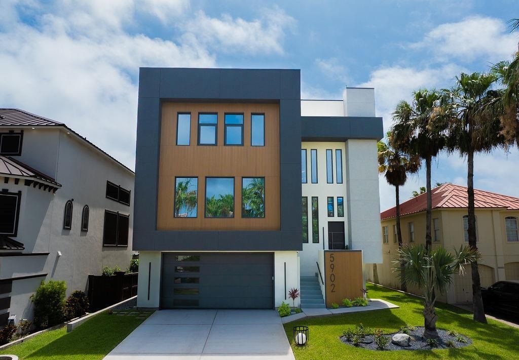 5902 Laguna Circle N Dr
