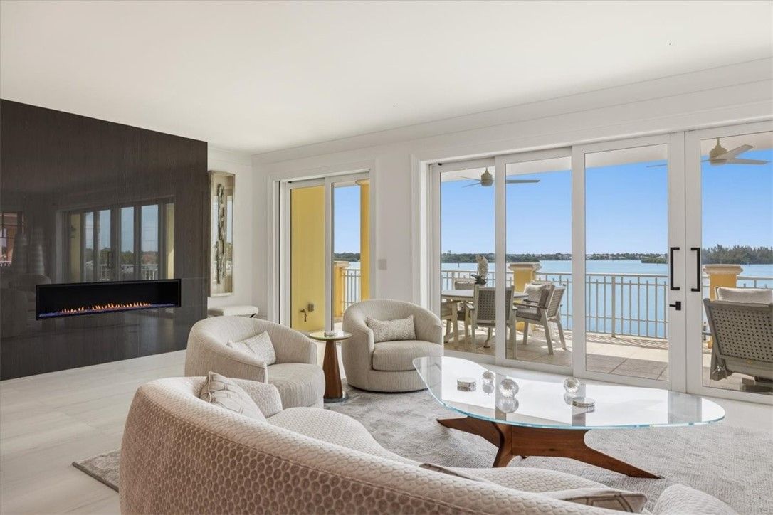 Unobstructed River Views