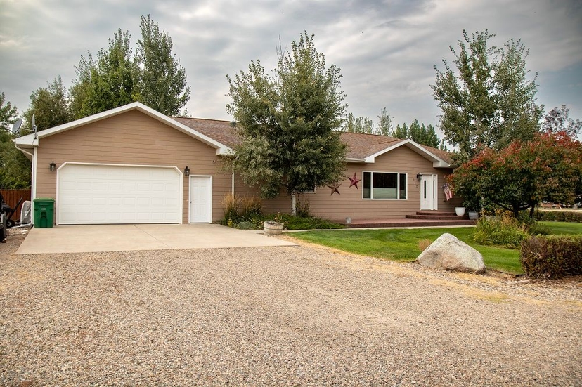 Spacious Home - 410 Front Street