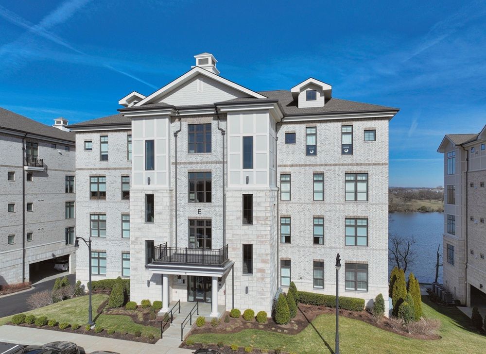 1024 Club View Drive