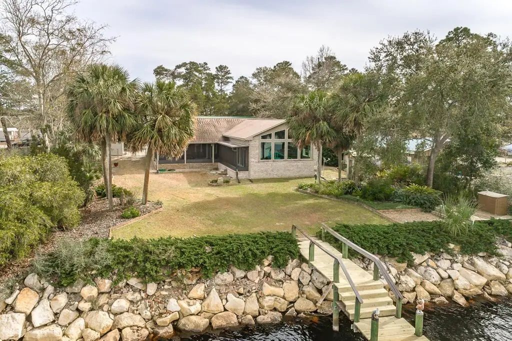 556 River Rd