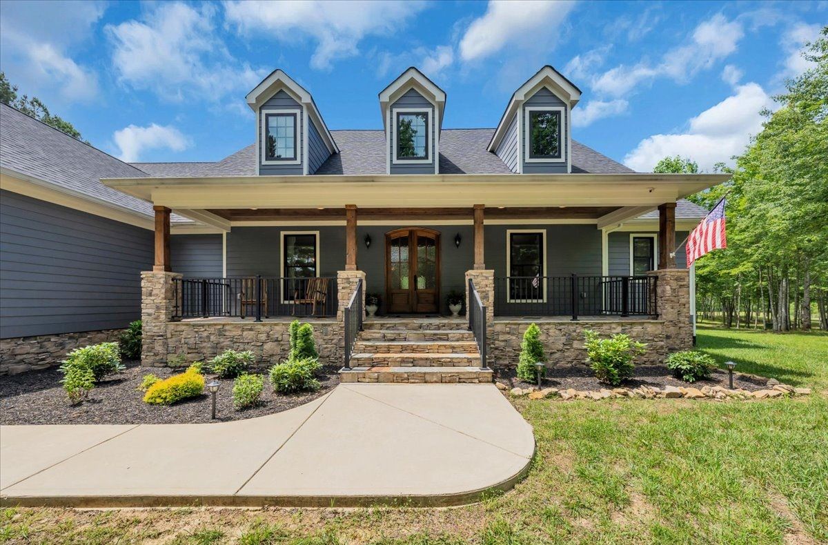 Custom Mountain Living Elevated