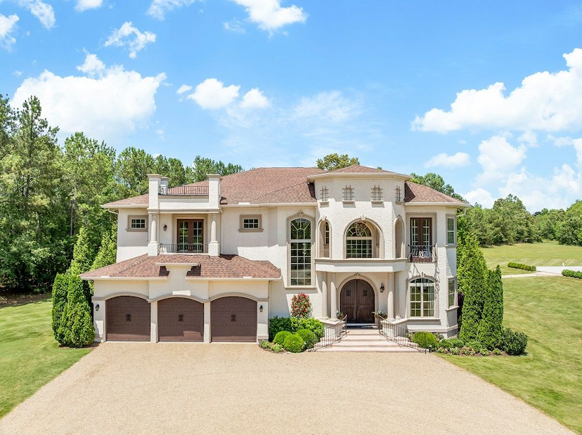 Elegant Countryside Estate Inspired By Tuscan Villa Design