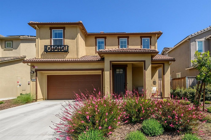 Elegant Living At Vacaville’s Farmstead Square