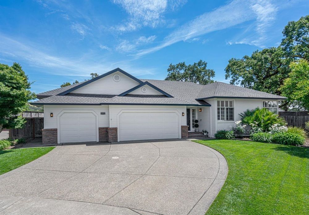 Vineyard Views & Cul-De-Sac Privacy